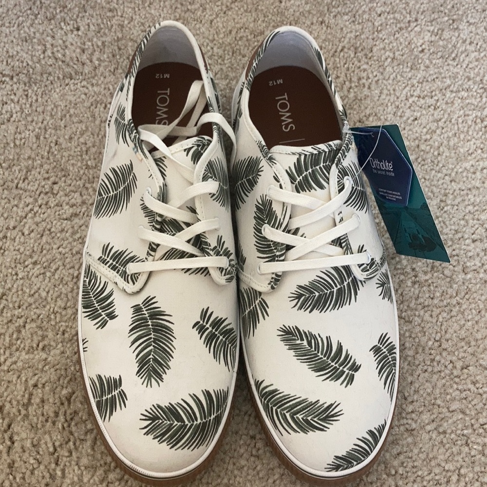 NEW WITH TAGS Toms Carlo Sneakers